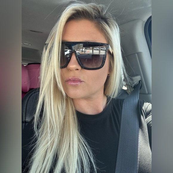 Meet your Posher, Rebel - Picture 4 of 10